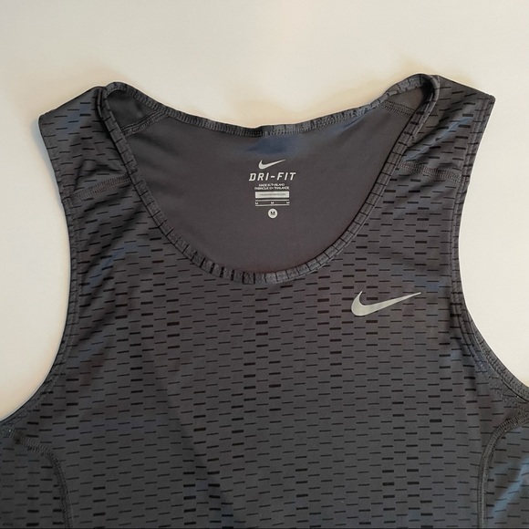 Nike gray woman’s dri-fit tank.  Size Medium. - Picture 3 of 15